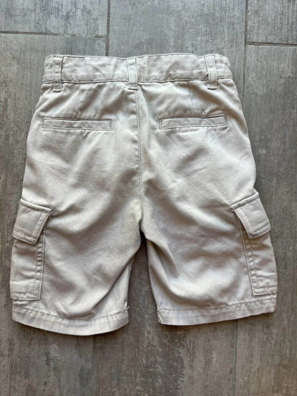 Gap shorts features